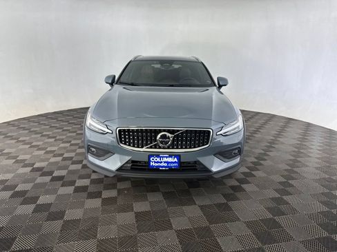 Used 2023 Volvo V60 B5 Cross Country Ultimate AWD/4WD image 3