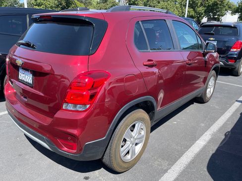 Used 2022 Chevrolet Trax LT w/ Driver Confidence Package AWD/4WD image 2