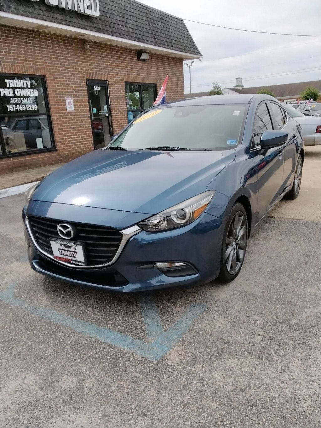 Used 2018 MAZDA MAZDA3 Touring FWD image 1