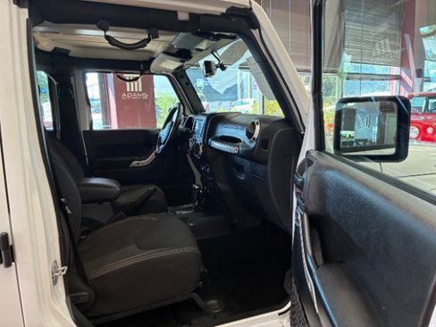 Used 2014 Jeep Wrangler Unlimited Sahara w/ Connectivity Group image 33