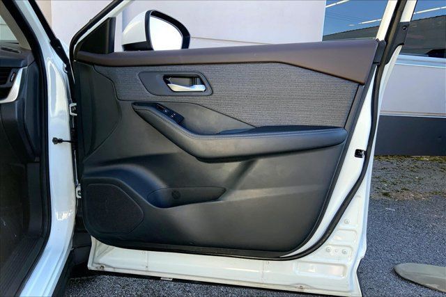 Used 2023 Nissan Rogue SV AWD/4WD image 22