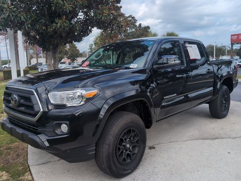 Certified 2022 Toyota Tacoma SR5 image 5