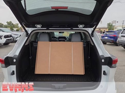 Used 2025 Toyota Highlander Platinum image 32