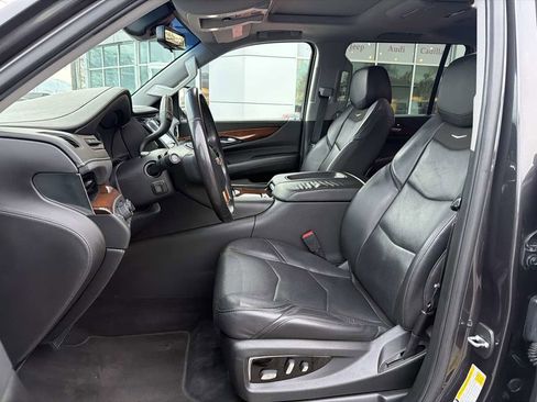 Used 2018 Cadillac Escalade ESV Premium Luxury image 10