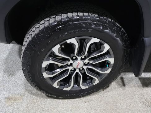 Used 2024 GMC Canyon Denali image 10