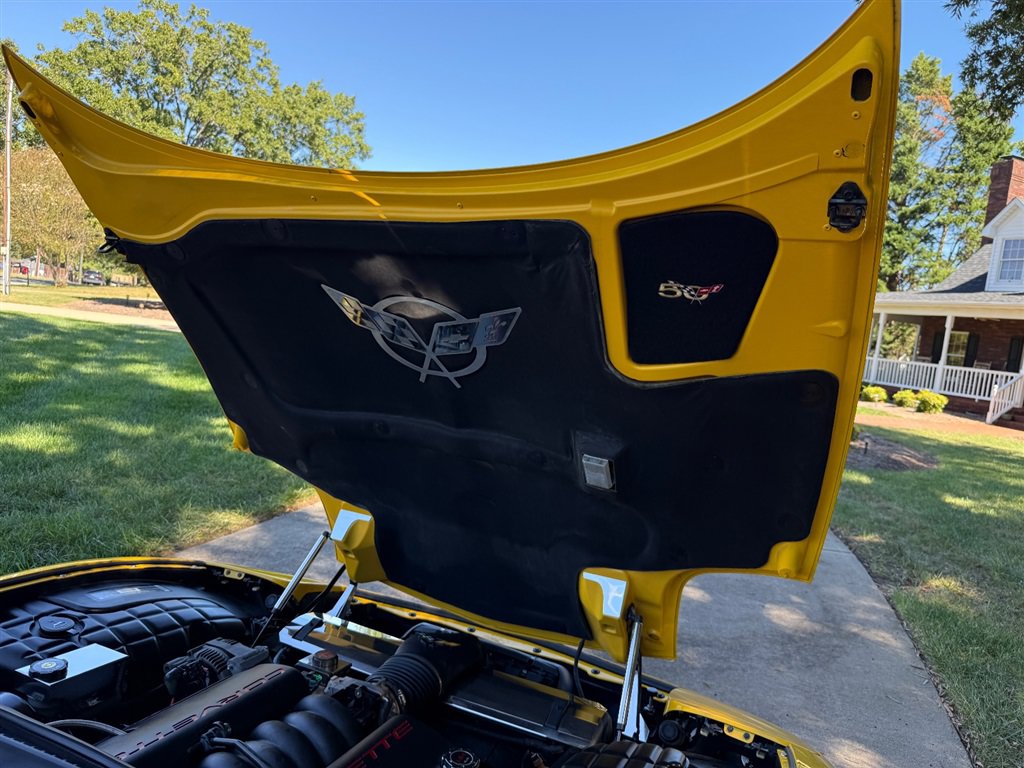 Used 2003 Chevrolet Corvette Coupe w/ Preferred Equipment Group RWD image 64