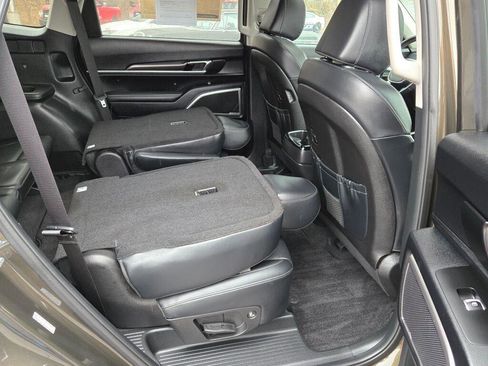 Used 2024 Kia Telluride S w/ S Sunroof Package image 7