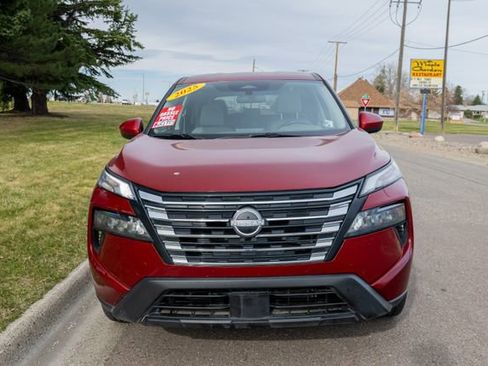 Used 2025 Nissan Rogue SV AWD/4WD image 2