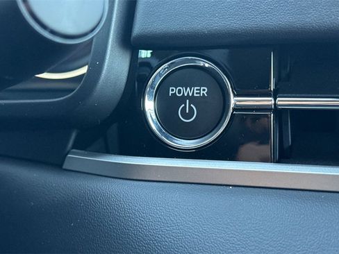 New 2025 Mitsubishi Outlander SE image 22