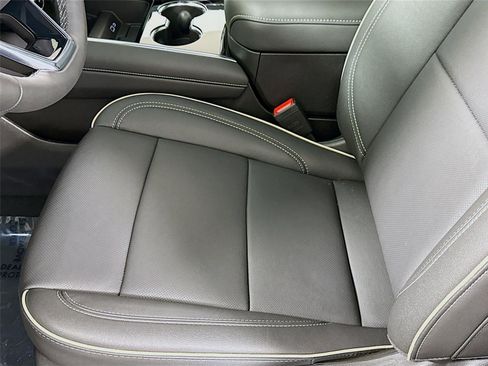 New 2026 Chevrolet Suburban Premier image 15