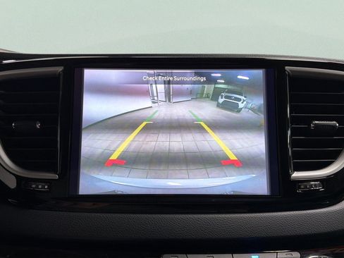 Used 2023 Chrysler Pacifica Touring-L FWD image 27