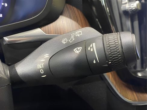 Used 2022 Volvo XC60 B5 Momentum w/ Climate Package image 20