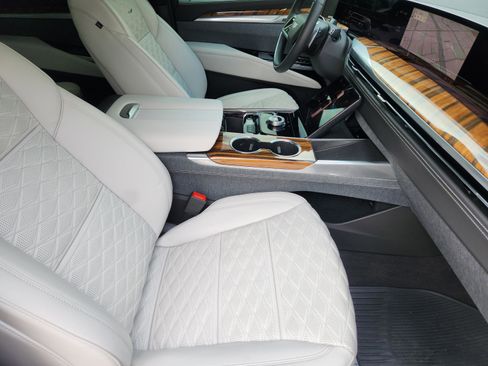 Used 2025 Cadillac Escalade Sport Platinum AWD/4WD image 7