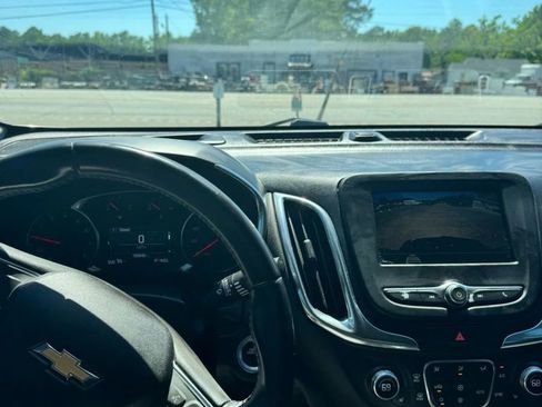 Used 2019 Chevrolet Equinox LT w/ Driver Convenience Package FWD image 20