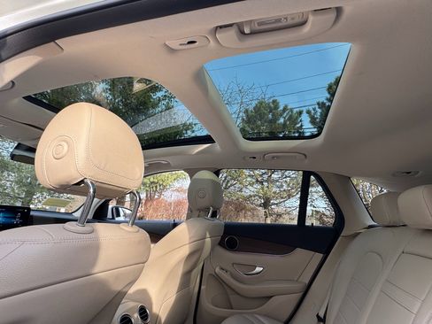 Used 2021 Mercedes-Benz GLC 300 4MATIC image 9