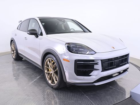 Certified 2025 Porsche Cayenne Turbo GT AWD/4WD image 9