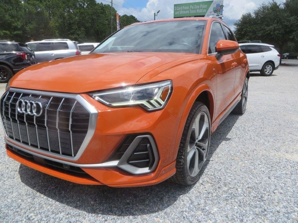 Used 2021 Audi Q3 2.0T Premium Plus w/ Premium Plus Package AWD/4WD image 2