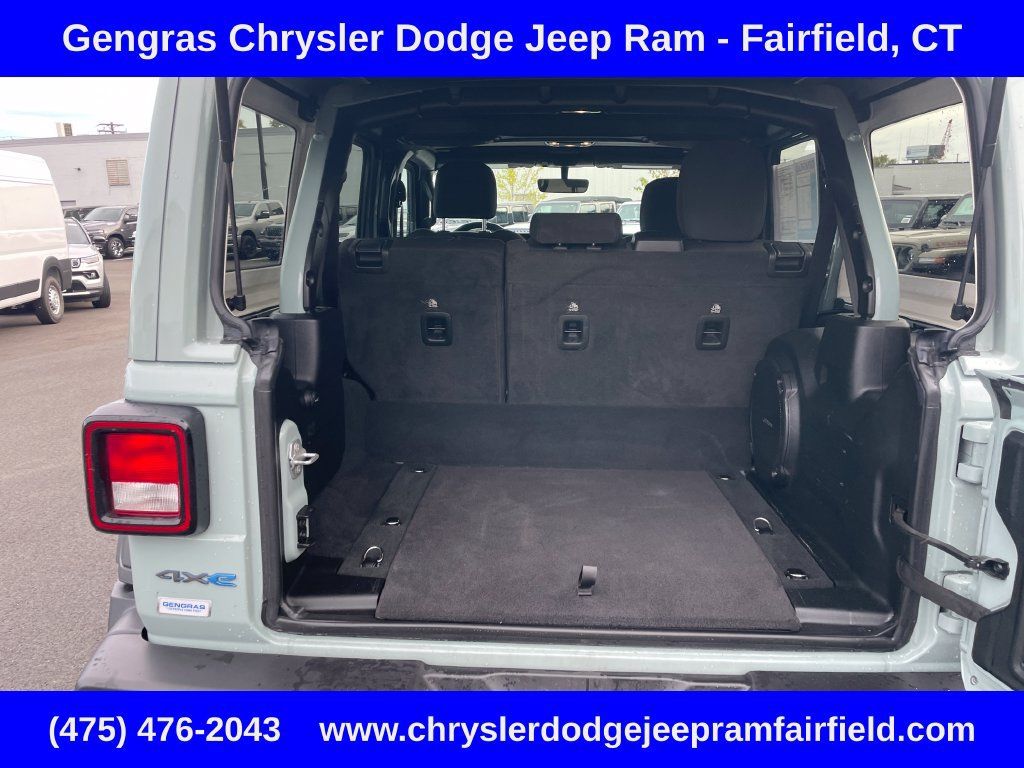 Used 2023 Jeep Wrangler Unlimited w/ Sun & Screen Package AWD/4WD image 31