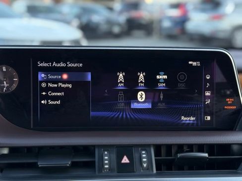 Used 2019 Lexus ES 300h w/ Luxury Package image 36