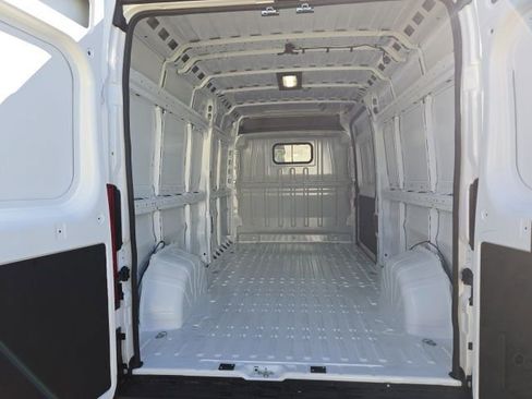New 2026 RAM ProMaster 2500 w/ Quick Order Package 22G SLT image 17
