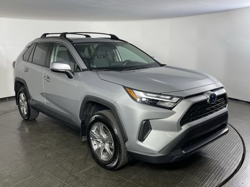 Used 2024 Toyota RAV4 XLE image 3