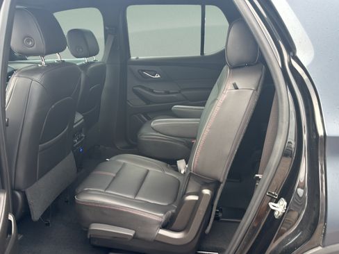 Used 2022 Chevrolet Traverse RS w/ LPO, Floor Liner Package FWD image 11
