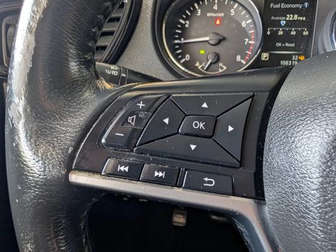 Used 2017 Nissan Rogue SV AWD/4WD image 30