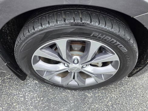 Used 2017 Chrysler Pacifica Limited w/ UConnect Theater Package image 11