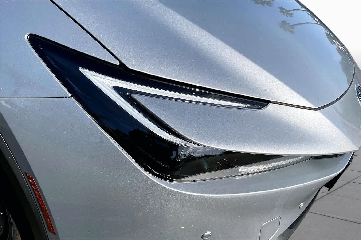 Certified 2025 Toyota Prius LE FWD image 27