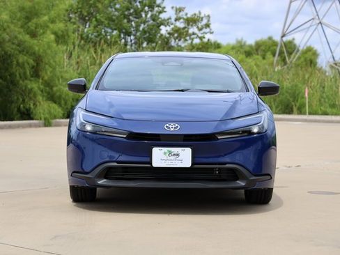 New 2026 Toyota Prius LE image 2