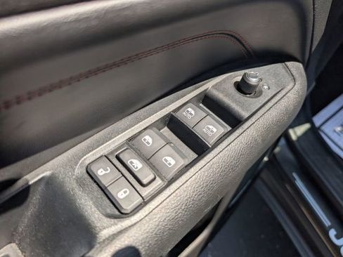Used 2022 Jeep Compass Trailhawk w/ Trailhawk Convenience Group AWD/4WD image 15