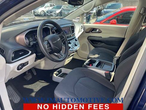 Used 2018 Chrysler Pacifica Touring Plus FWD image 2