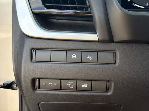 Used 2023 Nissan Rogue Platinum w/ Platinum Premium Package FWD image 28