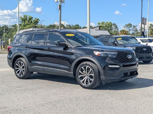 Used 2022 Ford Explorer ST-Line w/ Class IV Trailer Tow Package RWD image 2
