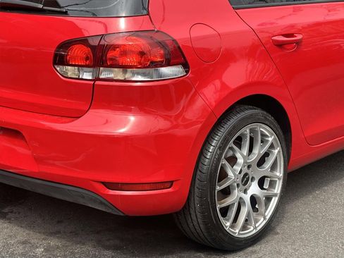Used 2012 Volkswagen Golf 4-Door FWD image 12