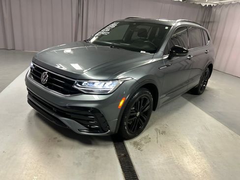 Used 2022 Volkswagen Tiguan SE R-Line image 3