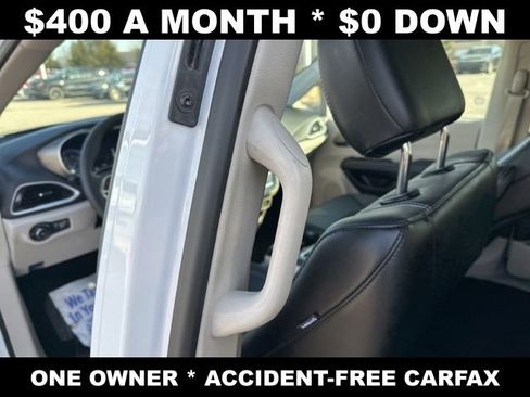 Used 2024 Chrysler Pacifica Touring-L image 27