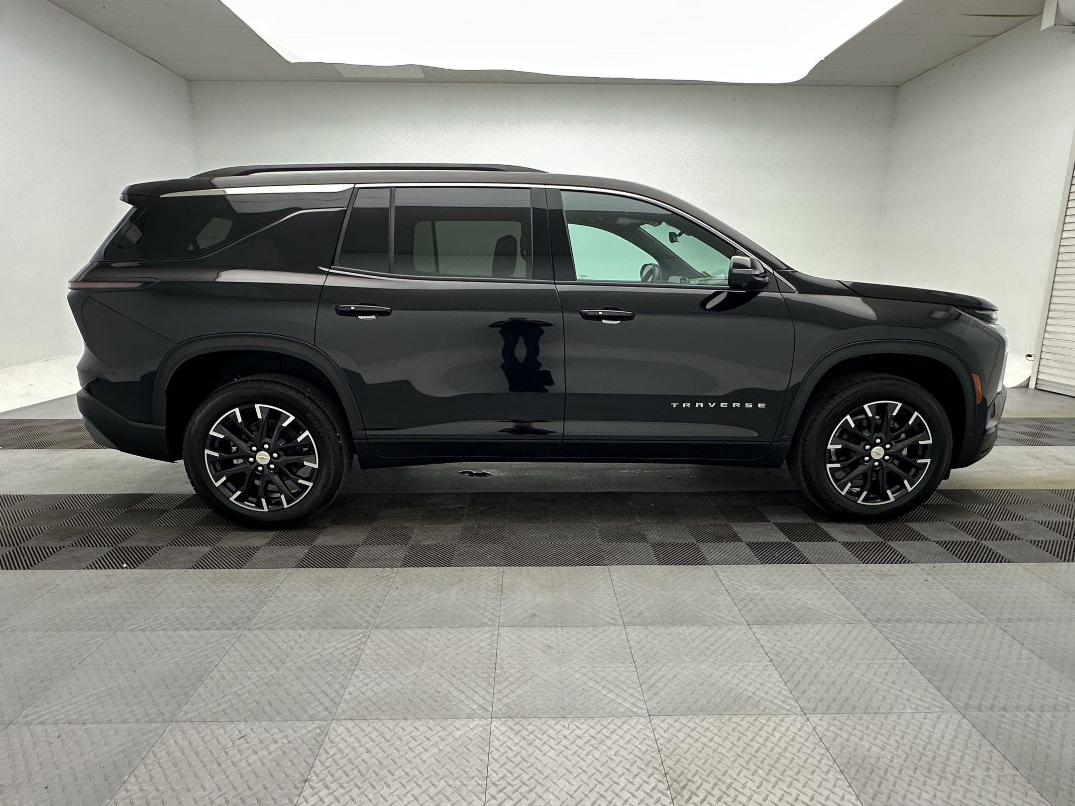 Used 2026 Chevrolet Traverse LT w/ Sun and Wheel Package AWD/4WD image 8