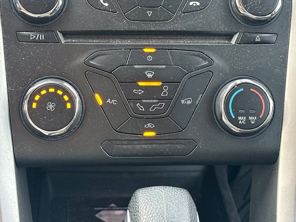 Used 2016 Ford Fusion SE FWD image 24