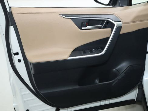 Certified 2019 Toyota RAV4 Limited image 15