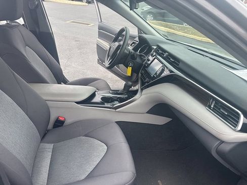 Used 2018 Toyota Camry LE image 16