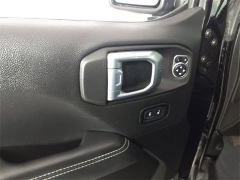 Used 2022 Jeep Wrangler Unlimited Sahara w/ Cold Weather Group image 10