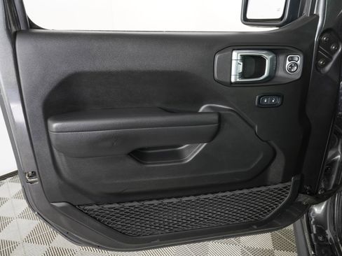 Used 2023 Jeep Gladiator Willys image 13