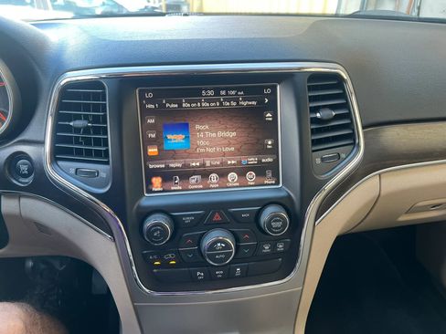 Used 2015 Jeep Grand Cherokee Limited w/ Trailer Tow Group IV RWD image 9