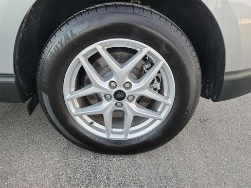 Used 2024 Ford Edge SEL image 11