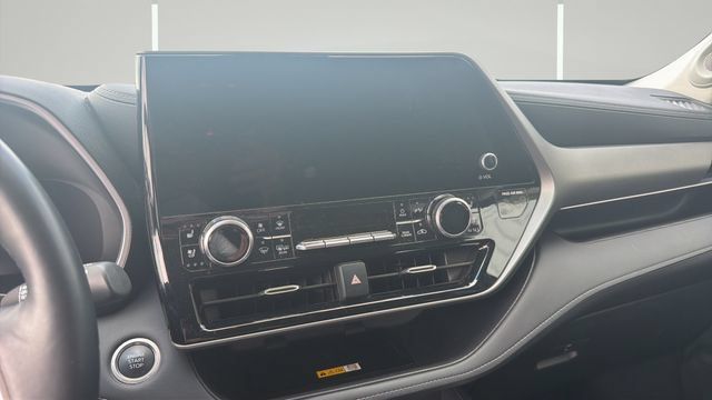 Used 2024 Toyota Highlander Limited AWD/4WD image 12