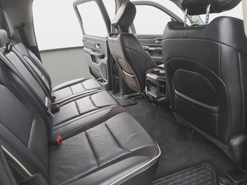 Used 2022 RAM 1500 Laramie AWD/4WD image 12
