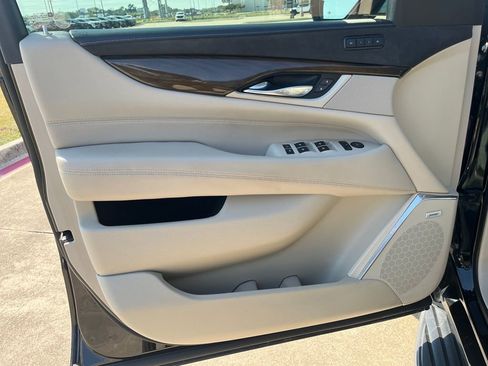 Used 2020 Cadillac Escalade ESV Luxury image 13