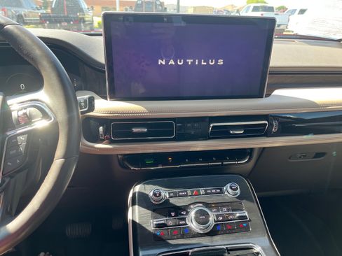 Used 2021 Lincoln Nautilus Reserve FWD image 12