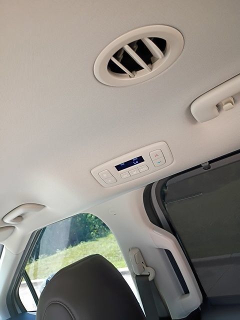 Used 2024 Kia Carnival EX FWD image 27